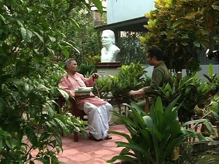 বানপ্রস্থে অধ্যাপক যতীন সরকারের সাক্ষাৎকার নিচ্ছেন কবি শিমুল সালাহ্উদ্দিন