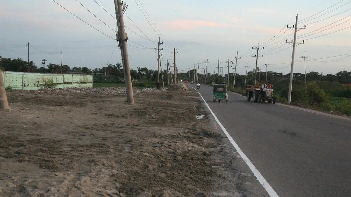 প্রধানমন্ত্রী আসার খবরে বালুচাপা দেওয়া হলো ২০ বছরের ময়লার ভাগাড়