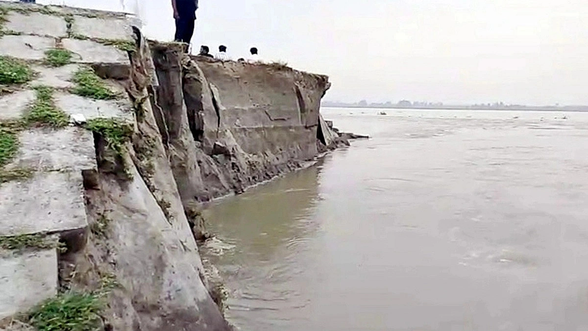 তিস্তা নদী রক্ষা বাঁধে ধস বড় ভাঙনের শঙ্কা