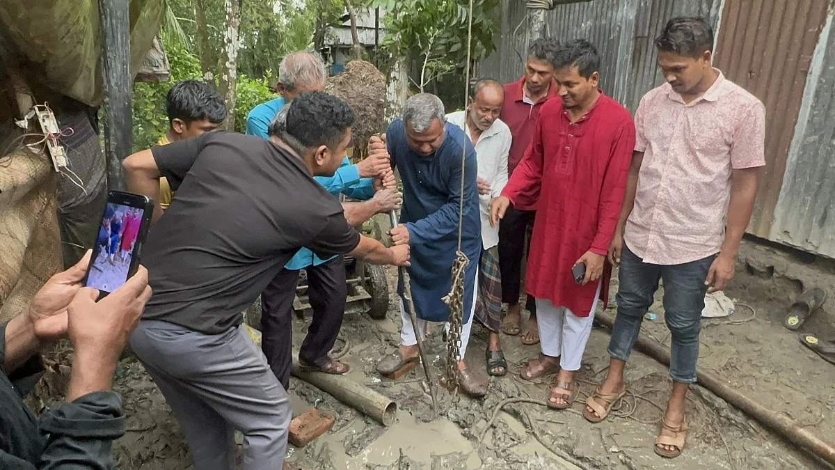 দেড় শতাধিক মানুষের জন্য নেই বিশুদ্ধ পানি, ব্যবস্থা নিলেন বিএনপি নেতা