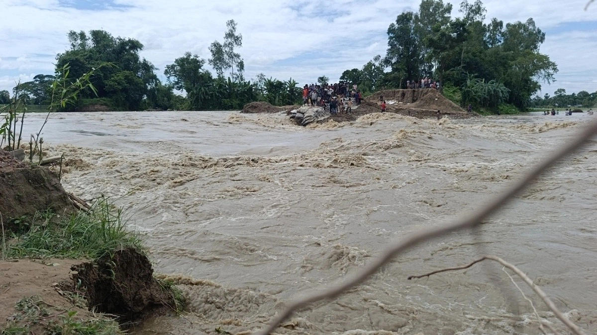 ফের ভাঙল খোয়াই বাঁধ, প্লাবিত কয়েক গ্রাম