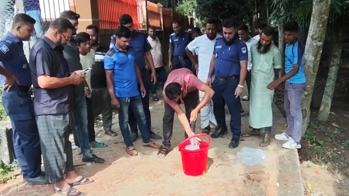 মেহেরপুরে তিন স্থানে তারে ঝুলছিল বোমাসদৃশ বস্তু