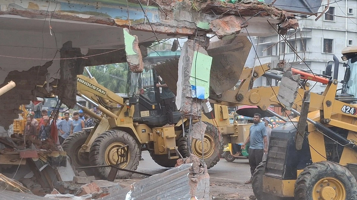 চাঁদপুর-কুমিল্লা মহাসড়কে অবৈধ স্থাপনা উচ্ছেদ, সরানো হবে ছয় শতাধিক
