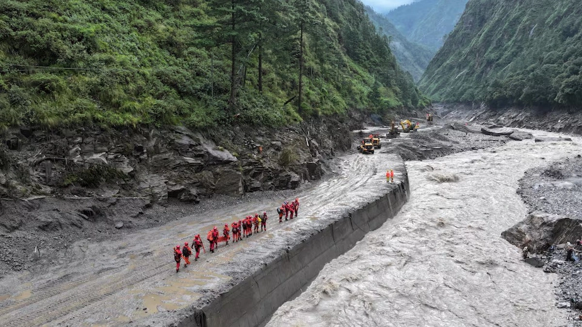 নেপালে মৃত বেড়ে ৫৭৯, নিখোঁজ প্রায় ২ হাজার