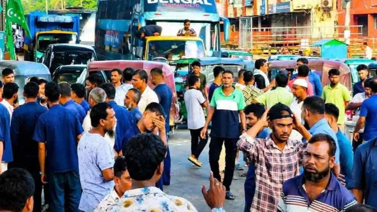 গ্যাস না পেয়ে সিএনজিচালকদের সড়ক অবরোধ