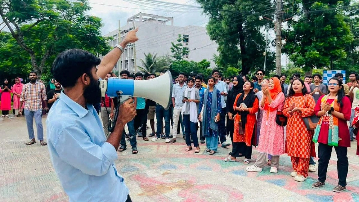 ক্লাস-পরীক্ষায় ফিরছেন খুবির শিক্ষার্থীরা