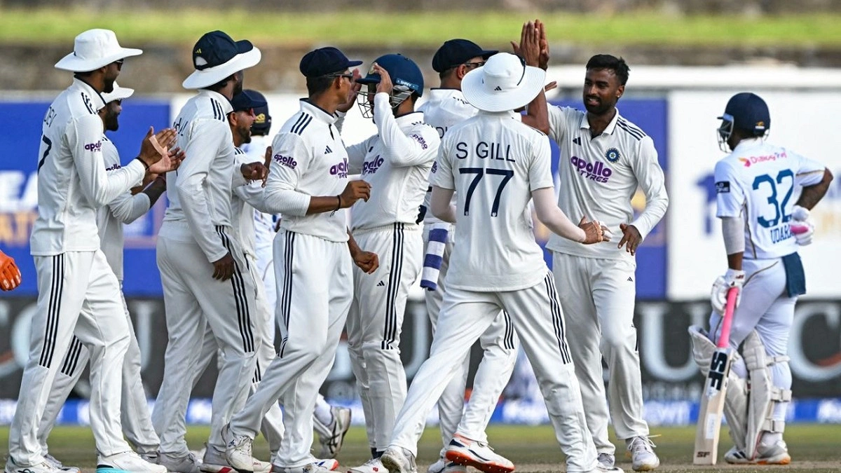 বোলারদের দাপটের দিনে বিপদে শ্রীলঙ্কা