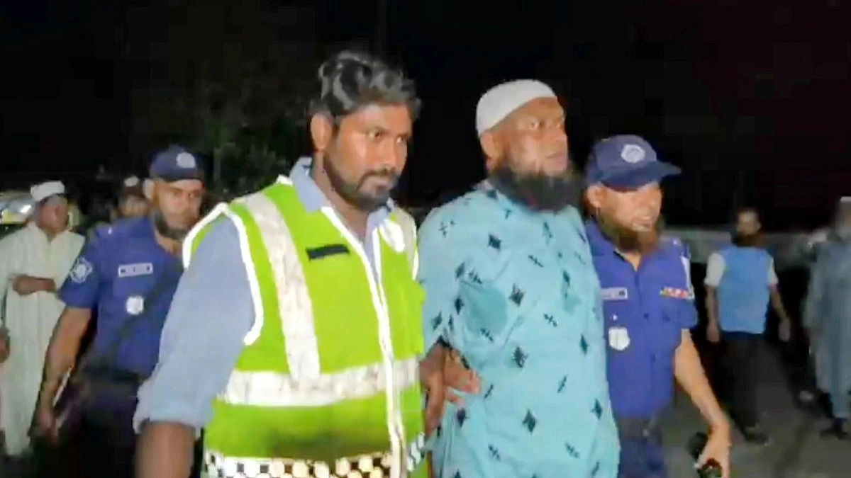 প্যারোলে মুক্তি পেয়ে বাবার জানাজায় ছাত্রলীগ নেতা