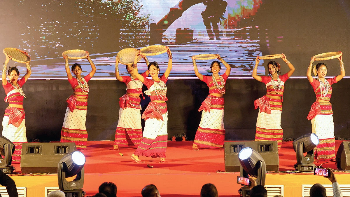বর্ণিল আয়োজনে ‘দেশীয় সাংস্কৃতিক সন্ধ্যা’