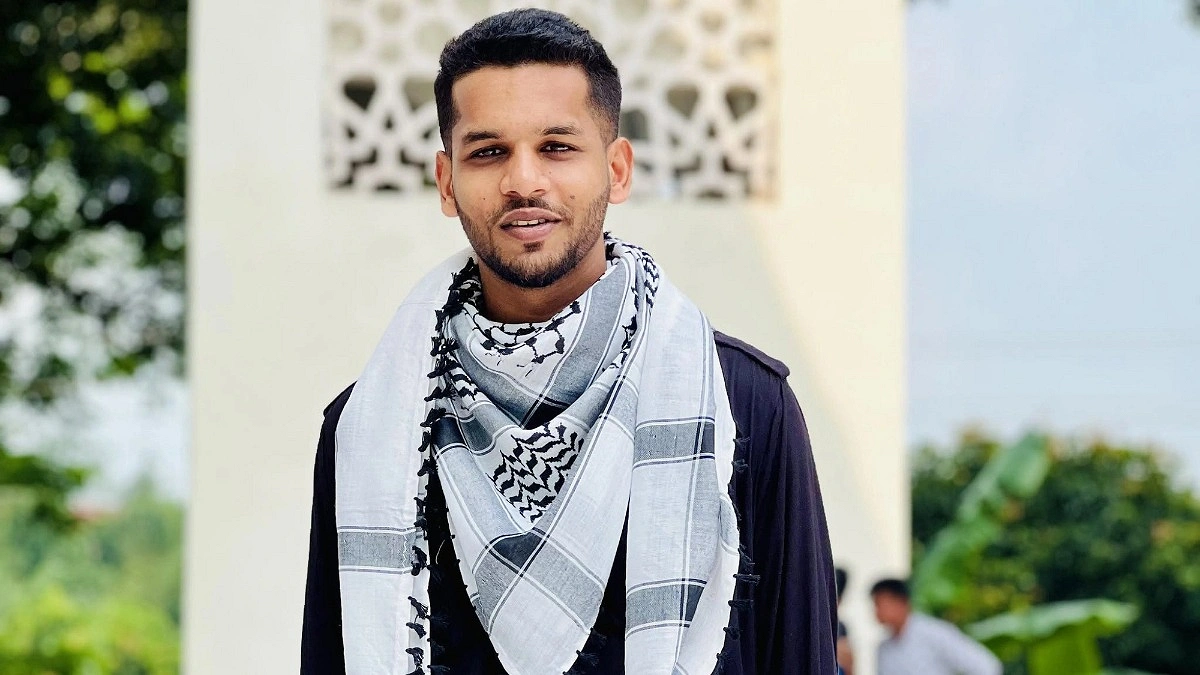 জয়পুরহাটে স্টুডিওতে মেকআপ ও ব্যান্ডেজ পরিয়ে বানানো হয়েছে জুলাইযোদ্ধা!