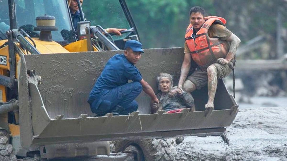চার ঘণ্টার অভিযানে উদ্ধার ৯৭ বছর বয়সী বৃদ্ধা