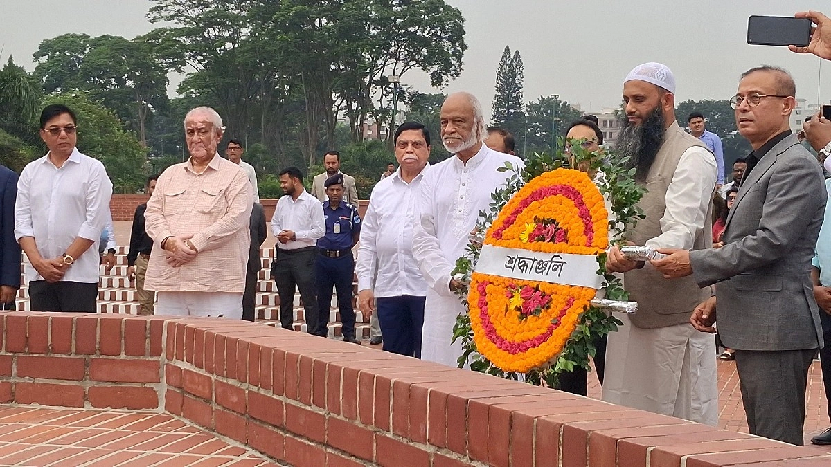 জাতীয় স্মৃতিসৌধে নতুন মন্ত্রী-প্রতিমন্ত্রীদের শ্রদ্ধা