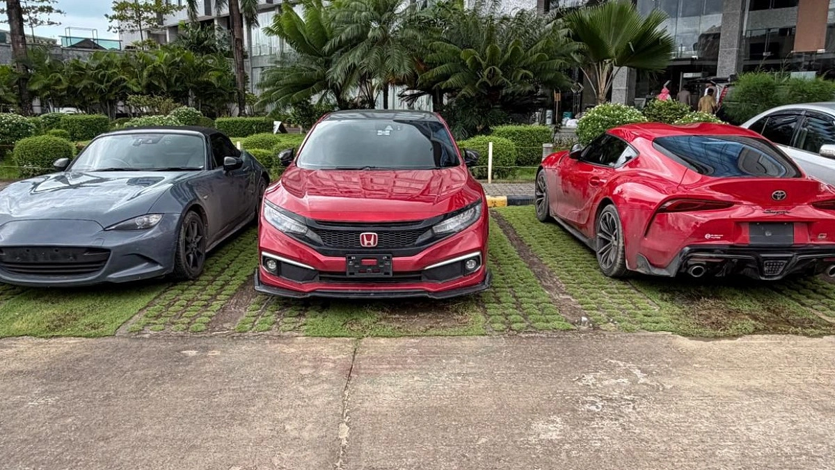 পার্টস আমদানির আড়ালে পূর্ণাঙ্গ গাড়ি, বিলাসবহুল ৩ গাড়ি জব্দ