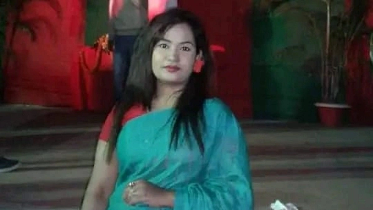 প্রাথমিক বিদ্যালয়ে কালো পতাকা, নিষিদ্ধ ছাত্রলীগ নেত্রী গ্রেপ্তার