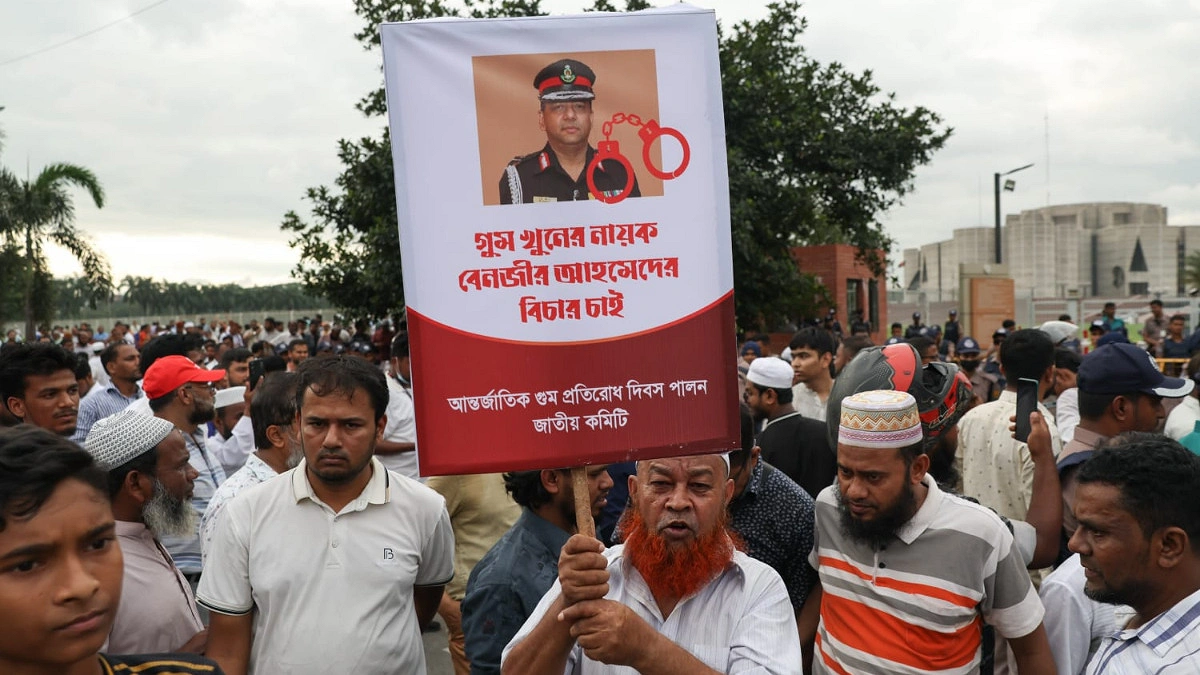 সংসদ অভিমুখে গুম প্রতিরোধ দিবস পালন কমিটির পদযাত্রা