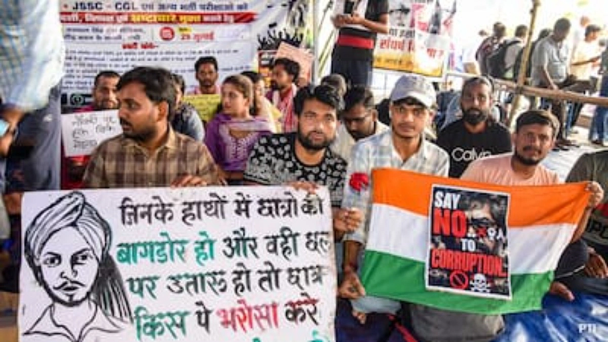 ভারতে আবারও চাকরি পরীক্ষায় অনিয়মের অভিযোগে ছাত্রদের আন্দোলন