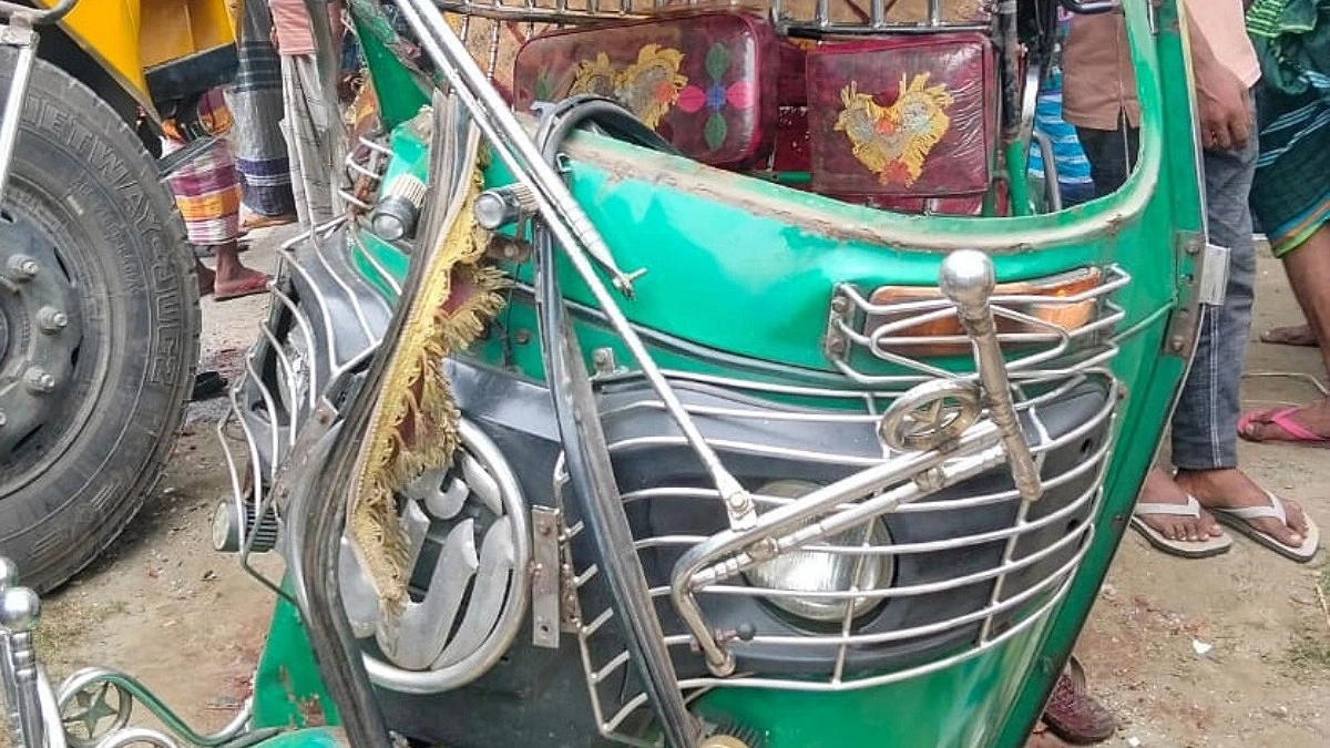 ময়মনসিংহে ট্রাকচাপায় প্রাণ গেল অটোরিকশার দুই যাত্রীর