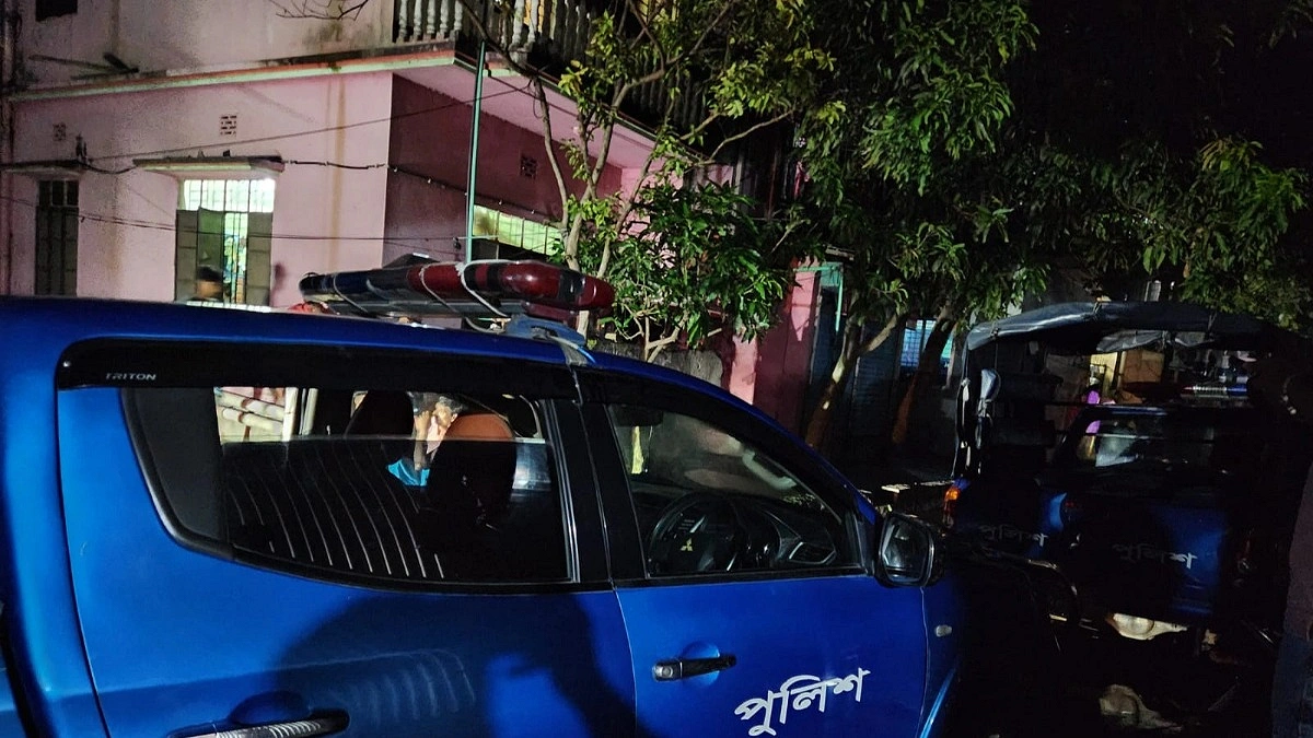 সাভারে বোমা তৈরির সরঞ্জাম উদ্ধার, বাড়ি ঘিরে রেখেছে পুলিশ