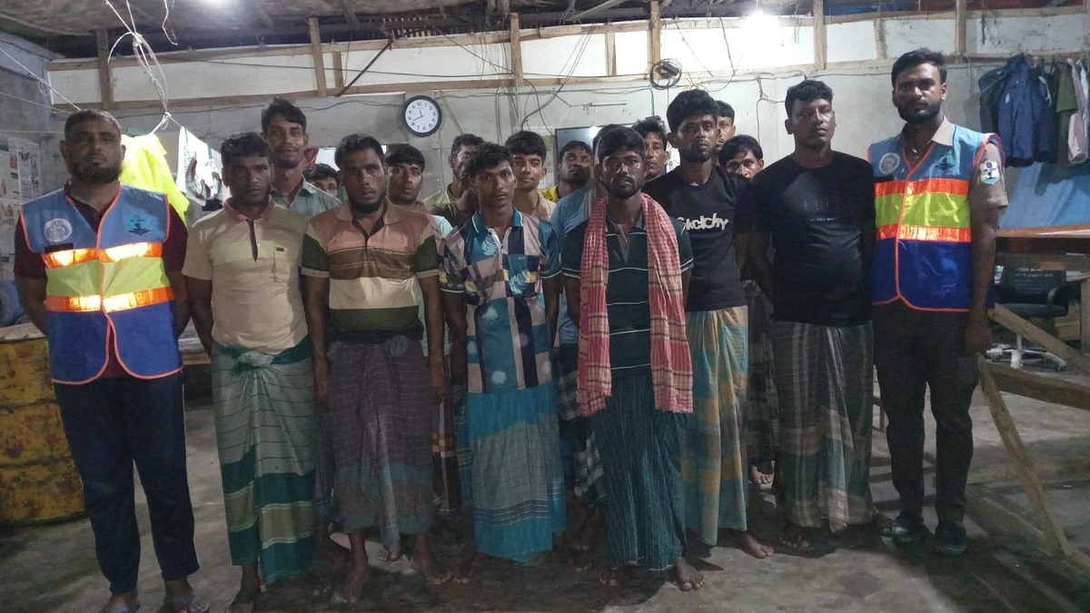 হাতিয়ার ইসলাম চরে অবৈধ নদী ঘেরে অভিযান, আটক ১৭