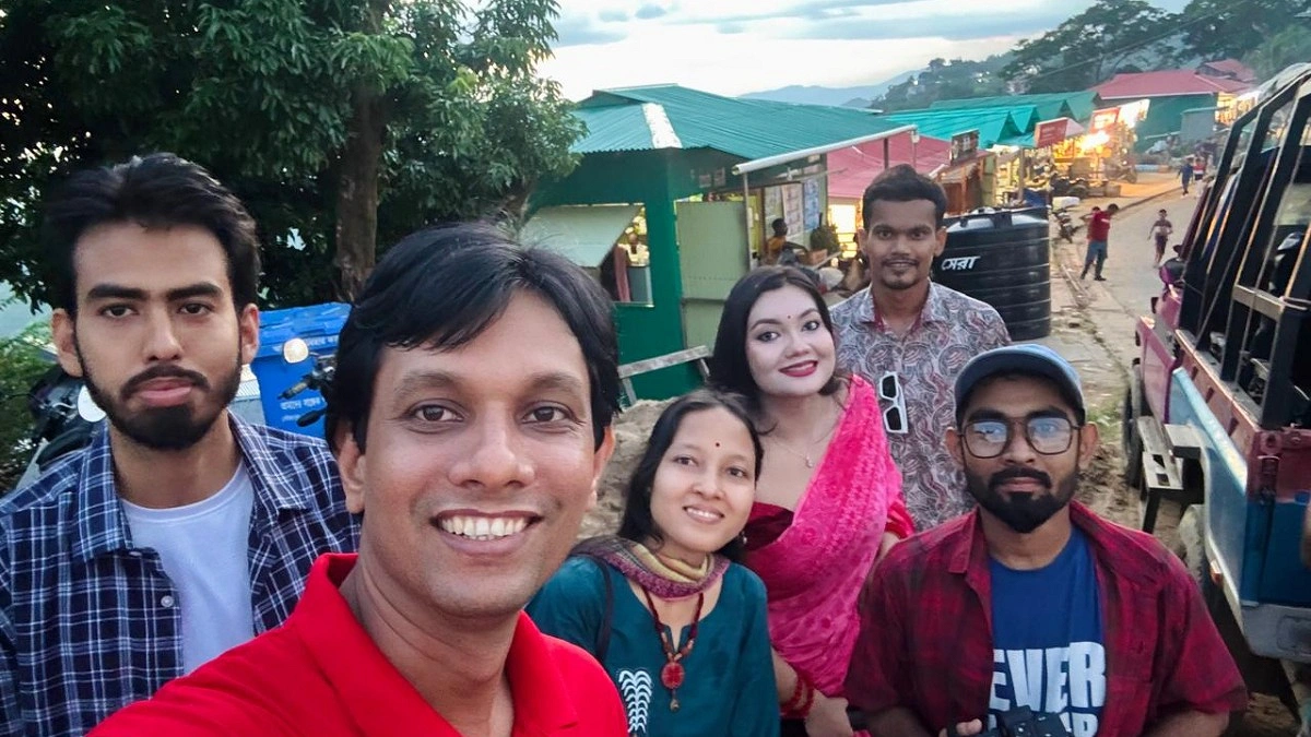 মেঘের রাজ্যে বহুমাত্রিক
