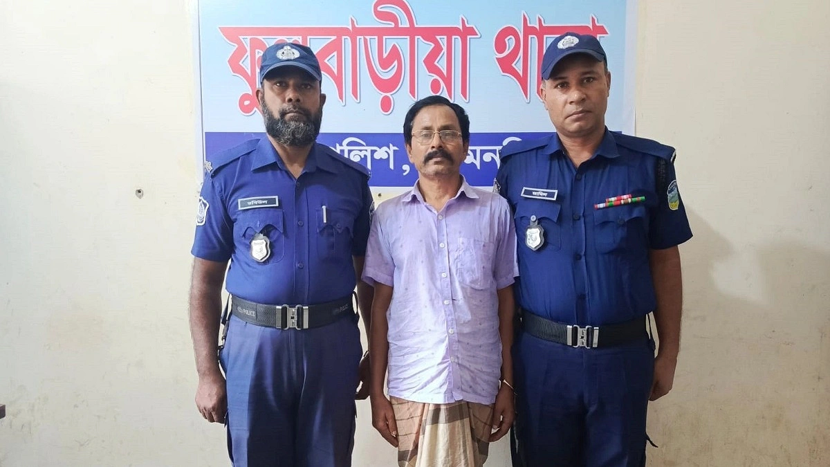 শোকজের ৭ দিন পর প্রধান শিক্ষক গ্রেপ্তার