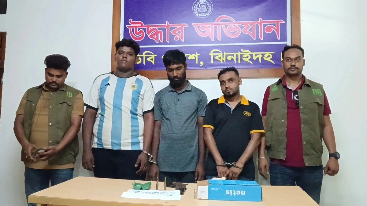 ঝিনাইদহে ওয়ান শুটার গান ও গুলিসহ তিন যুবক আটক