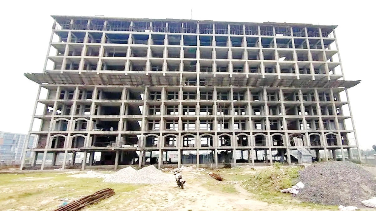 রংপুরে দুটি বিদ্যালয়ের নির্মাণকাজ শেষ হয়েও হলো না শেষ