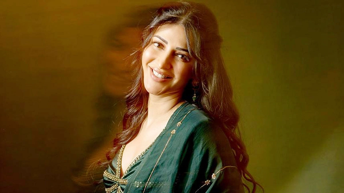 নিজেকে চিনেছেন শ্রুতি