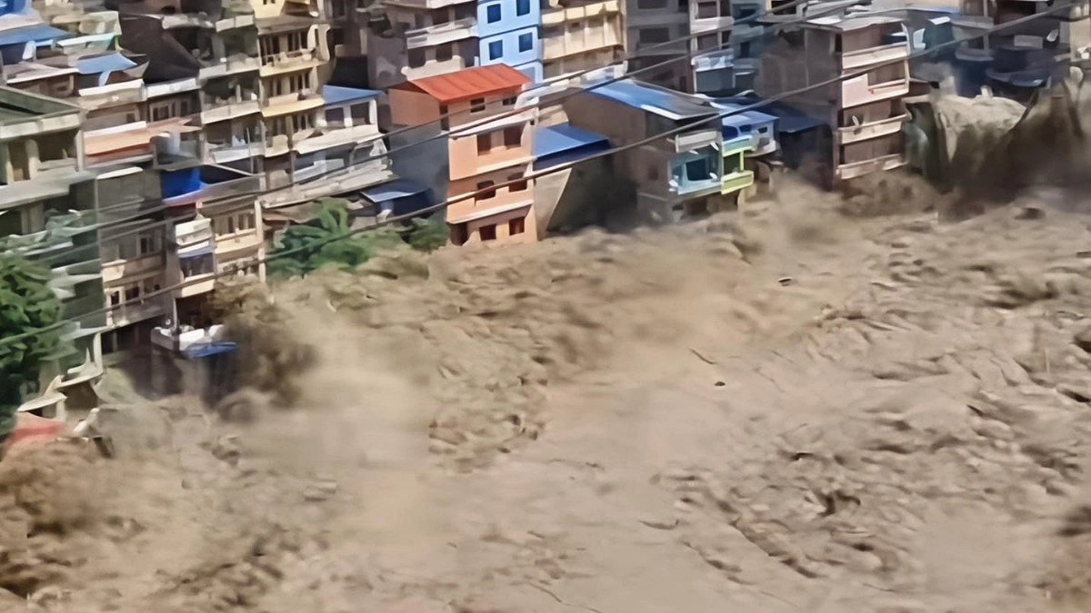 নেপালে আকস্মিক বন্যায় ৩৮৪ পর্যটক নিখোঁজ