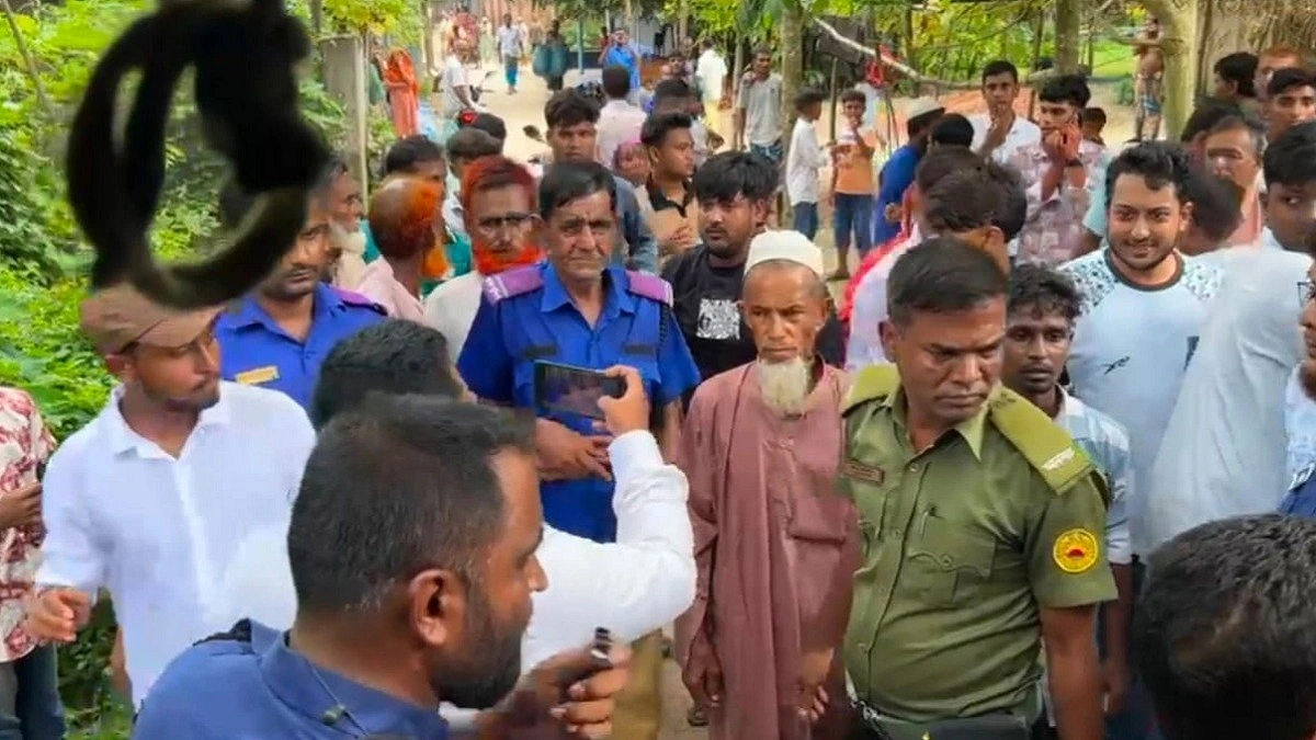 নওগাঁয় বাল্যবিয়ে বন্ধ করতে গিয়ে বরযাত্রীদের হামলার মুখে ইউএনও