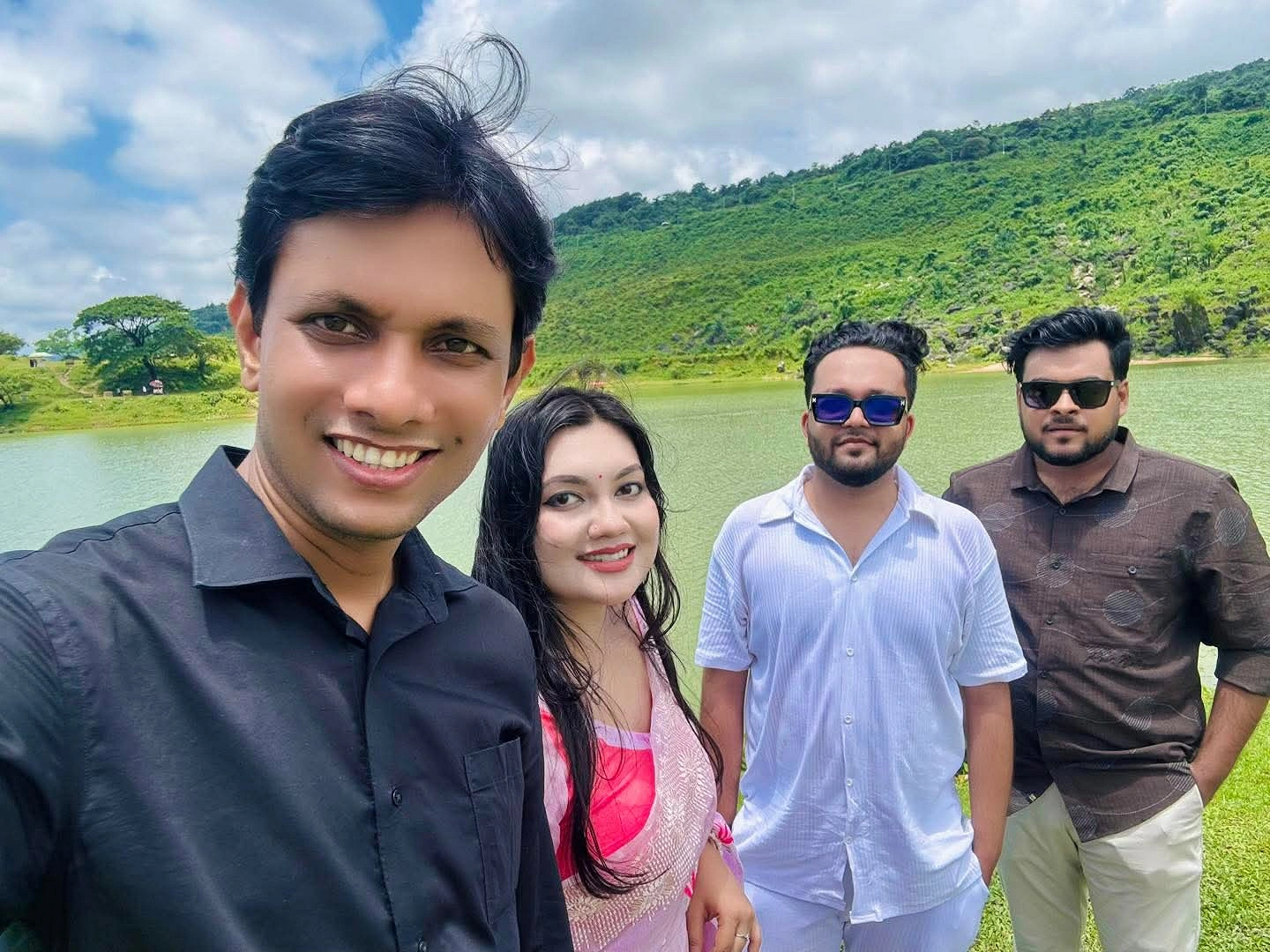 ‘বহুমাত্রিক’ শুধু ভ্রমণপাগল বন্ধুদের একটি দল নয়; সামাজিক, সাংস্কৃতিক ও আর্থসামাজিক নানা কাজের সঙ্গে যুক্ত একটি সংগঠন