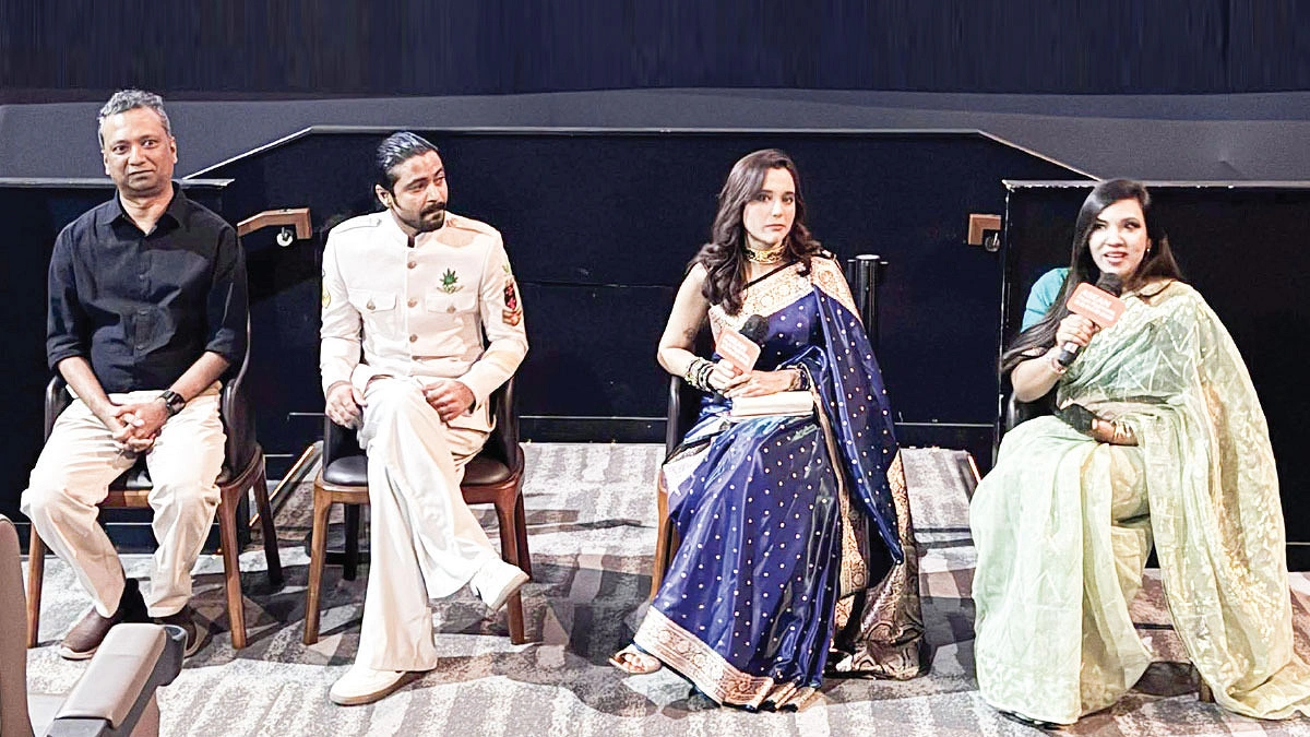 হংকংয়ে ‘বনলতা এক্সপ্রেস’
