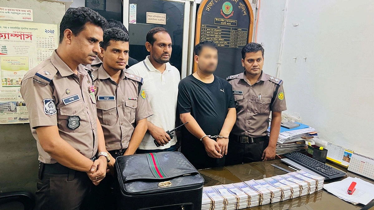 ট্রলি ব্যাগভর্তি জাল টাকার নোটে স্বর্ণ কেনার চেষ্টা, যুবক আটক