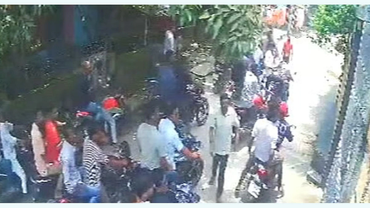 আ.লীগের প্রয়াত এমপির বাড়ি ভাঙচুর