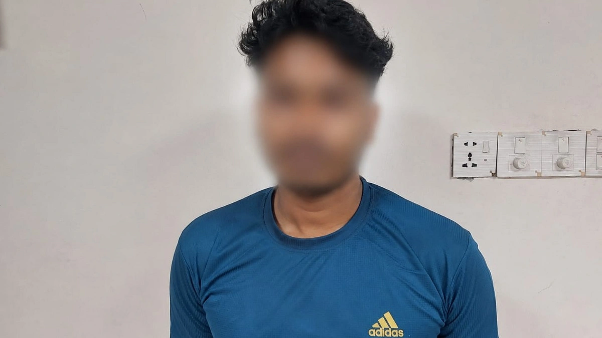 কাভার্ড ভ্যানের চাপায় আইইউবি শিক্ষার্থী নিহত, চালক গ্রেপ্তার
