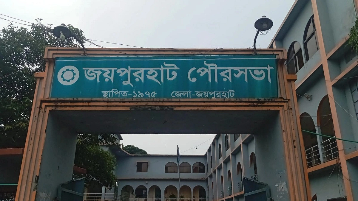 সাড়ে ৬ হাজার টাকা না দিলে মিলছে না নাগরিকসেবা