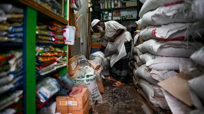 চাহিদামতো সার সরবরাহ না পাওয়ার দাবি করছেন ডিলাররা