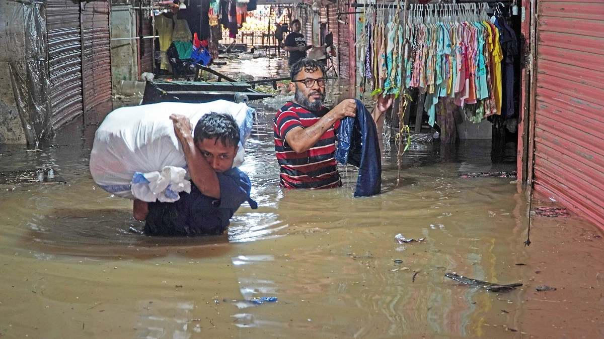 শহর ডোবার পর এল ভারী বর্ষণের সতর্কবার্তা