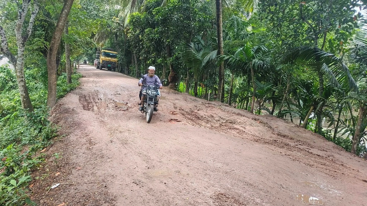 ৫ কিলোমিটারে ঝুঁকি, দুর্ভোগও কম নয়
