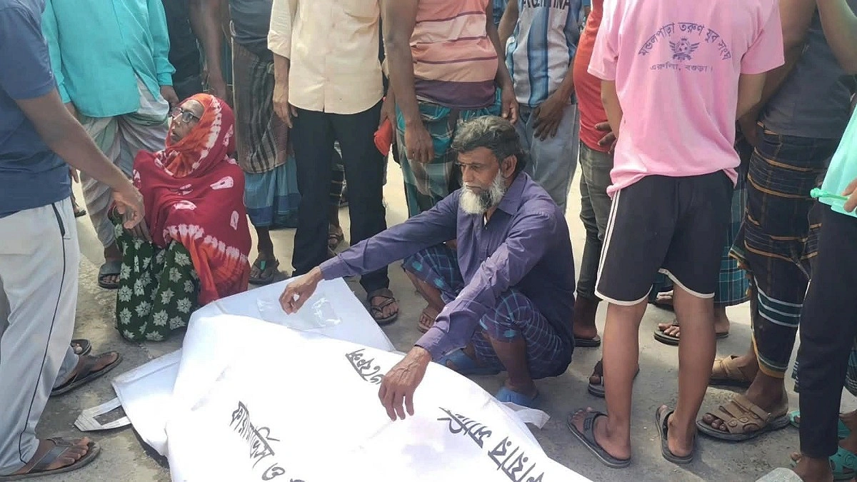 ‘হঠাৎ গায়ের উপর সব হুড়মুড়িয়ে পড়ল, চারপাশে দেখি রক্ত’
