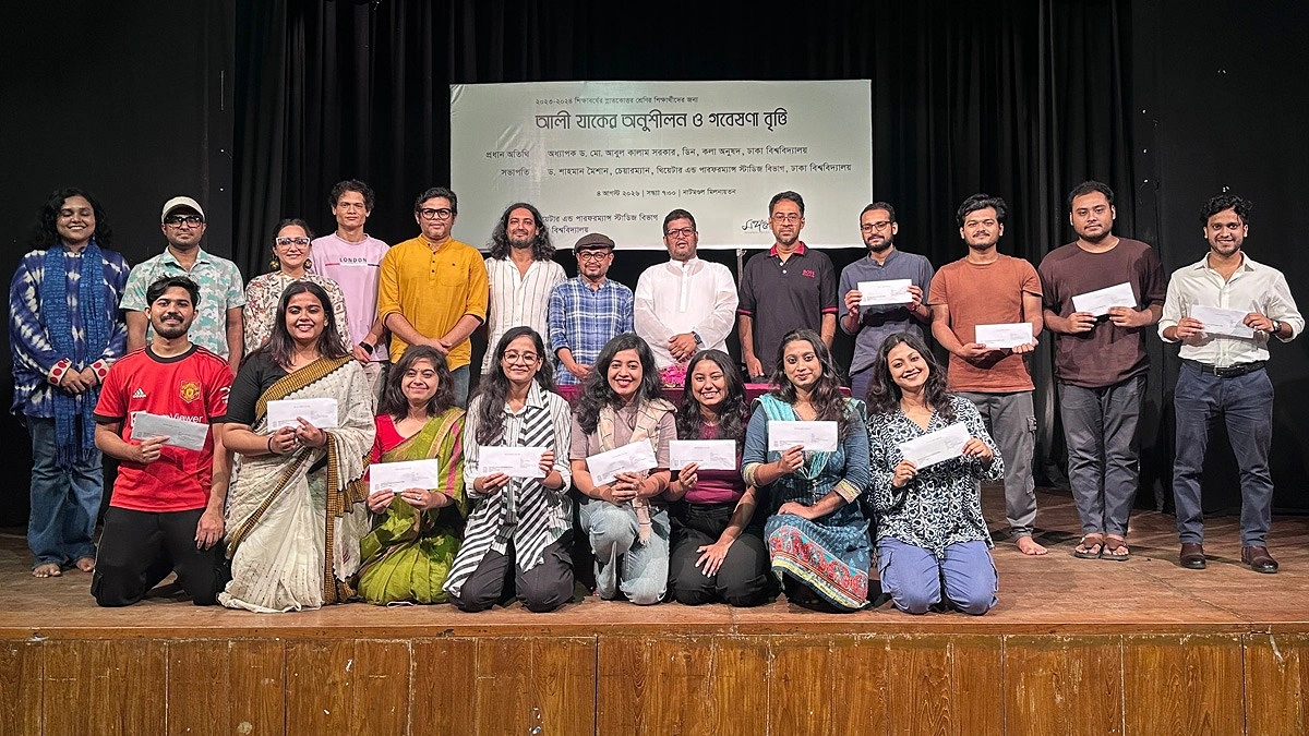 ‘আলী যাকের গবেষণা বৃত্তি’ পেলেন ঢাবির ১২ শিক্ষার্থী