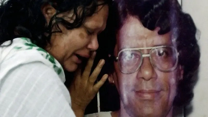 হুমায়ুন আজানের মৃত্যুর পর ভেঙে পড়েন স্বজনরা