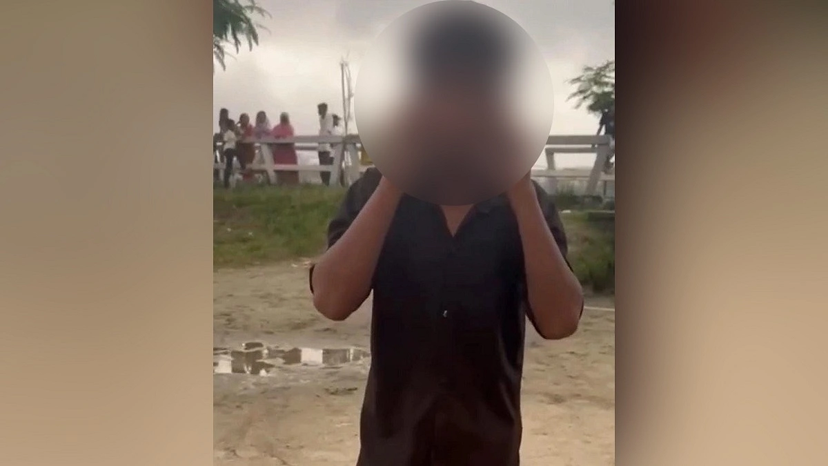 স্কুলছাত্রীকে লাথি মারা সেই কিশোর আটক
