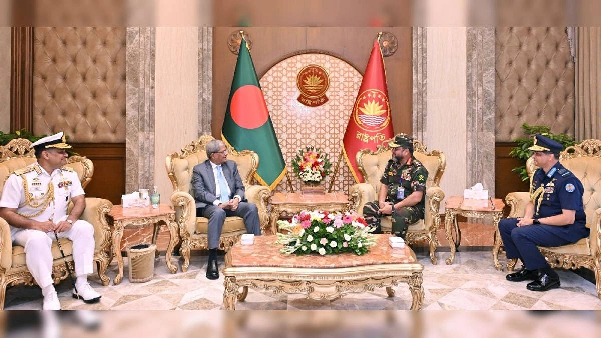 রাষ্ট্রপতির সঙ্গে তিন বাহিনী প্রধানের সৌজন্য সাক্ষাৎ