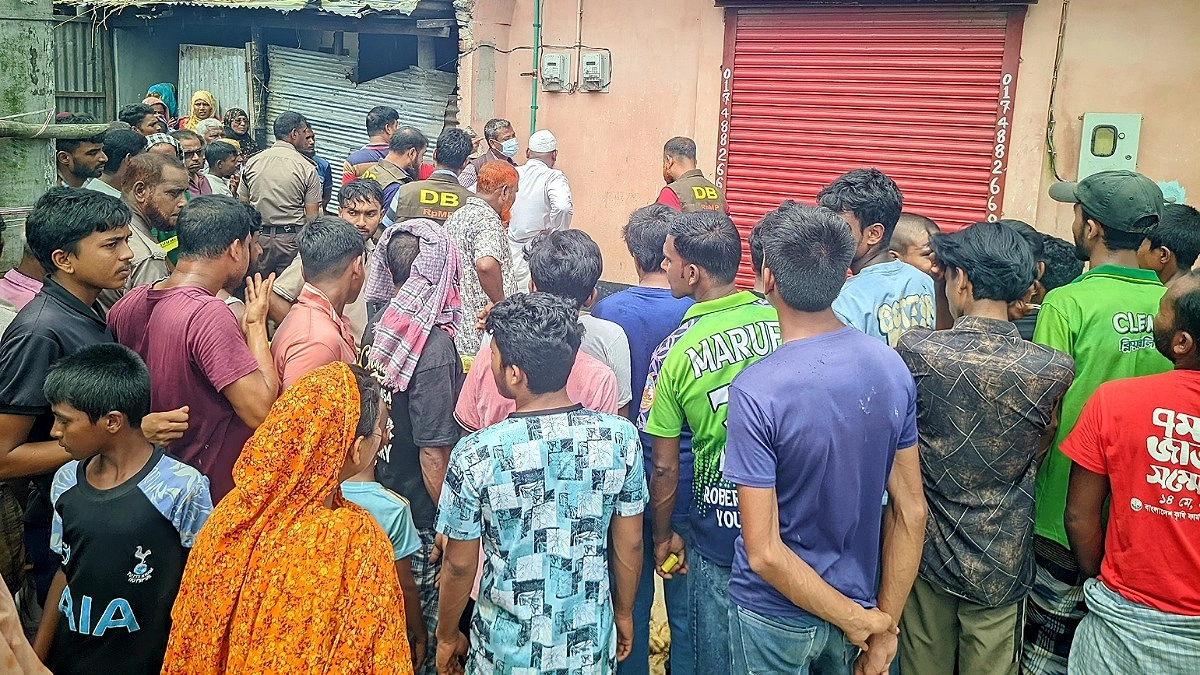 রিকশা গ্যারেজের ভেতরে মিলল মালিকের গলাকাটা মরদেহ