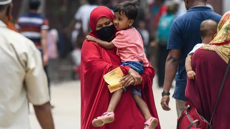 গর্ভবতী নারী ছাড়া এক বা তার চেয়ে বেশি বয়সের সব নাগরিককে বিনামূল্যে দেওয়া হবে টিকাটি।