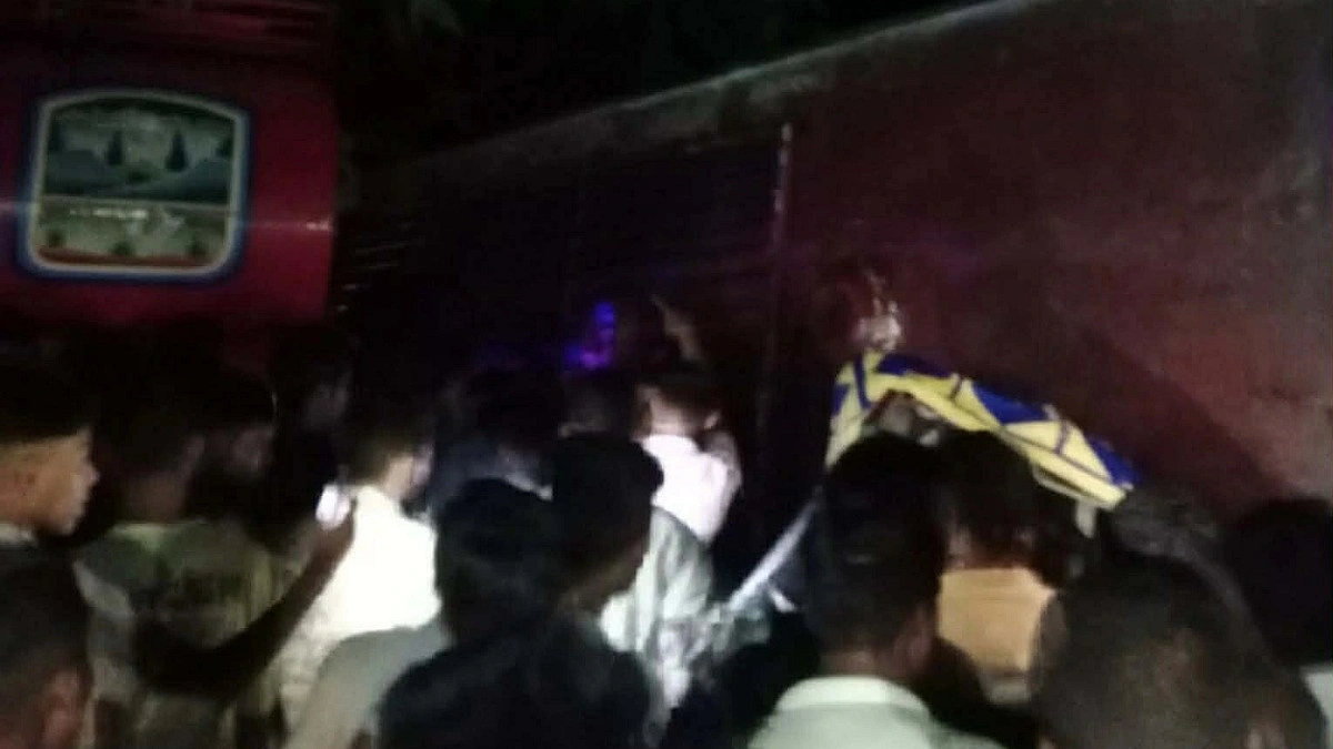 জামালপুরে বাসের নিচে অটোরিকশা, নিহত ৩