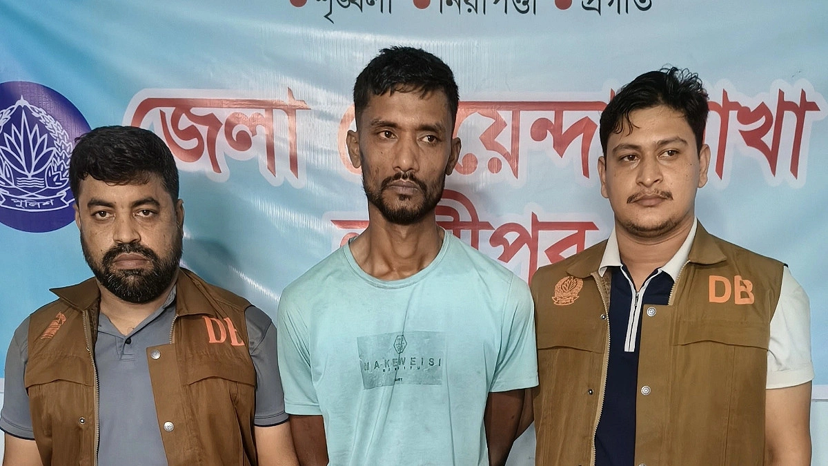 লক্ষ্মীপুরে যুবককে গ্রেপ্তারের পর ঘরে মিলল বিদেশি পিস্তল
