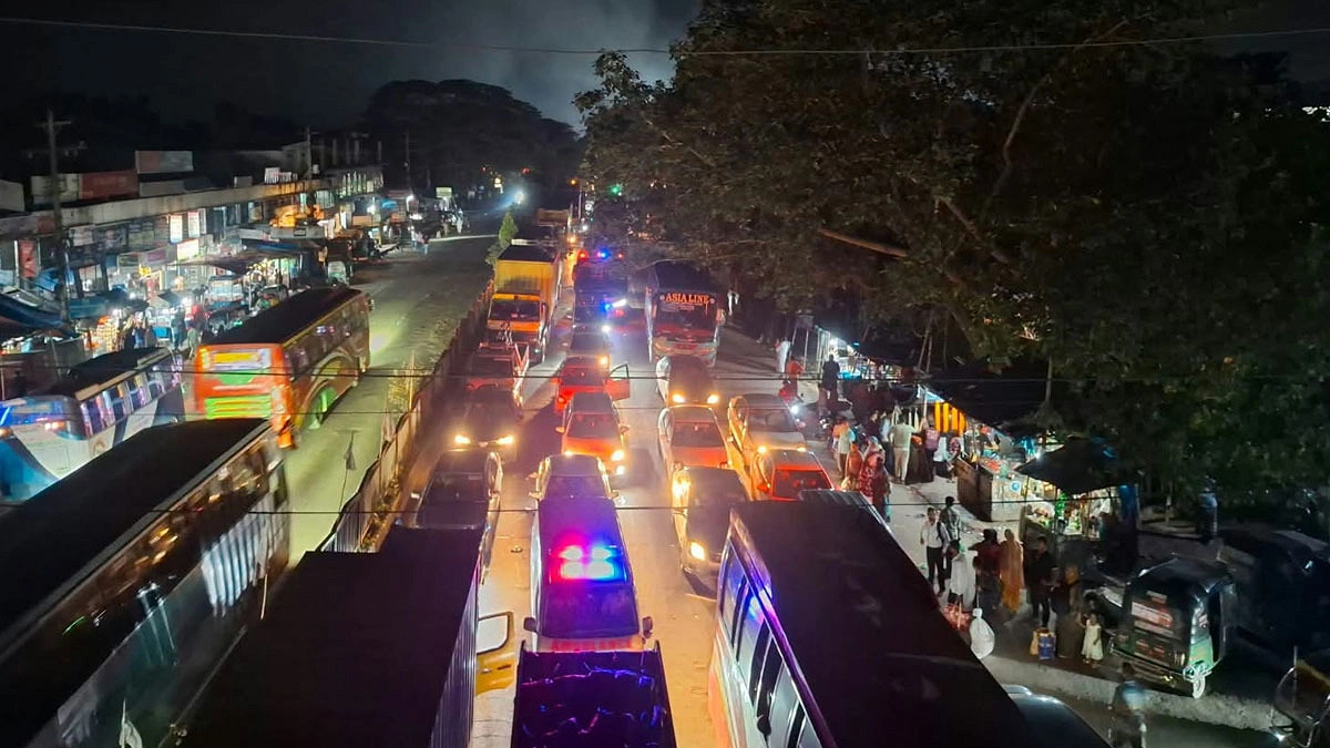 ঢাকা-চট্টগ্রাম মহাসড়কের ঢাকামুখী লেন বন্ধ, তীব্র যানজট