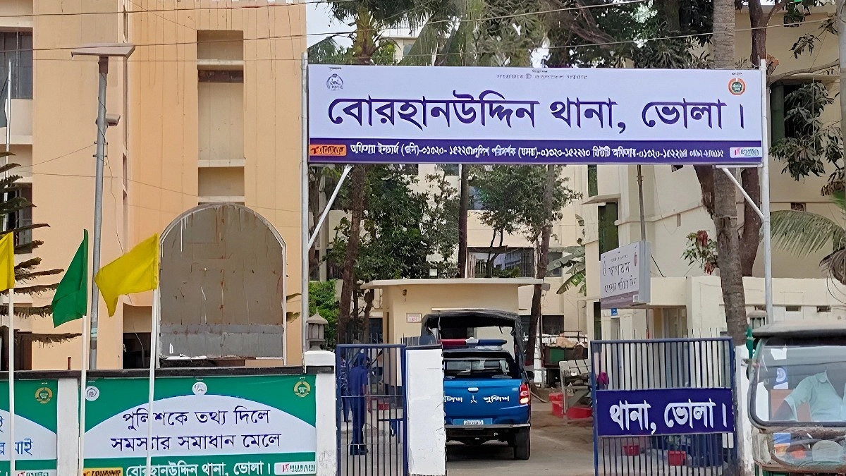 ভোলায় স্কুলছাত্রীকে সংঘবদ্ধ ধর্ষণের অভিযোগ, ভিডিও ছড়িয়ে দেওয়ার পর মামলা; তিন কিশোর গ্রেপ্তার